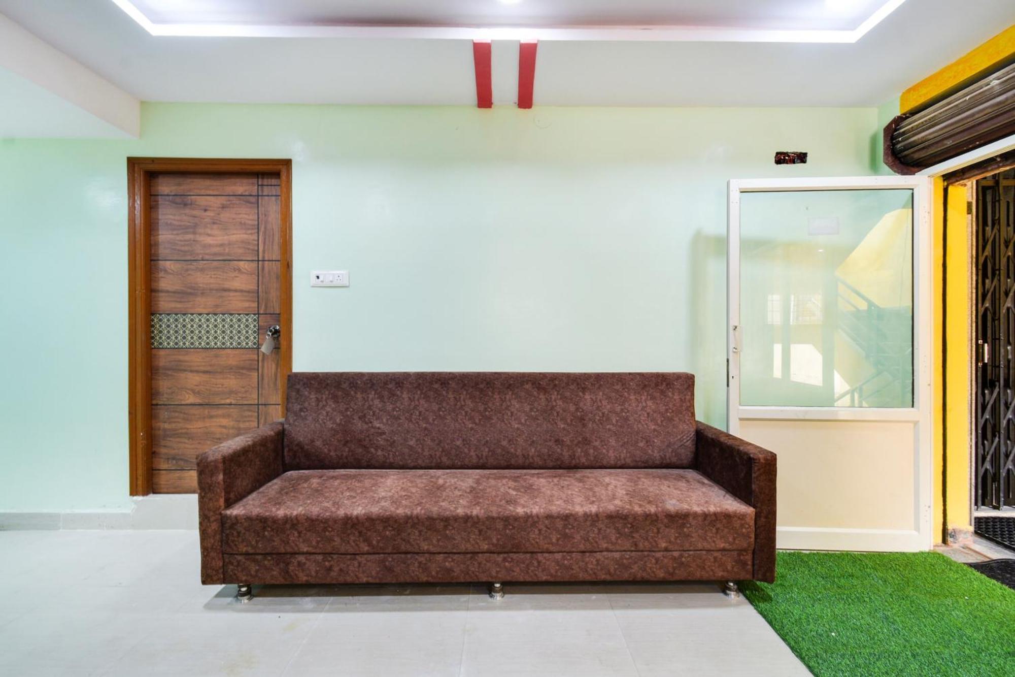 Hotel O Lucky Grand Хидерабад Екстериор снимка